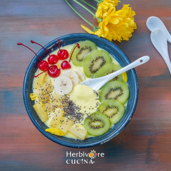 Pina Colada Smoothie Bowl