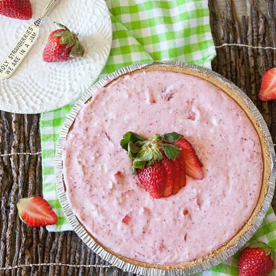 Strawberry Cheesecake Icebox Pie
