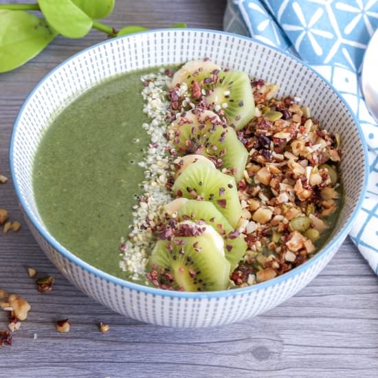 Superfood Green Smoothie Bowl