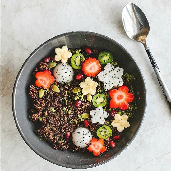 Chocolate quinoa breakfast bowl