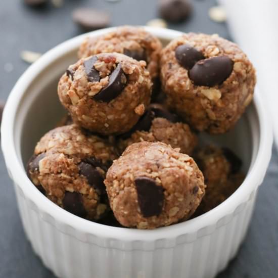 oat and almond butter energy balls