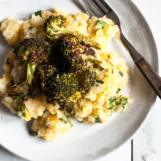 Cheesy vegan roasted broccoli
