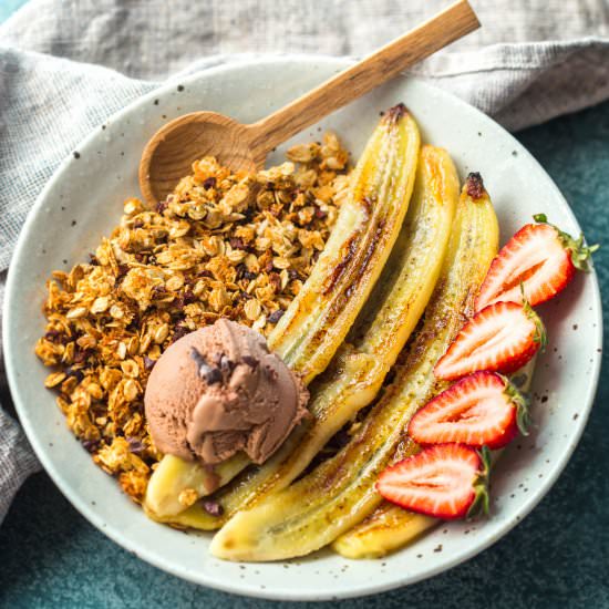 Caramelised Banana Split & Granola