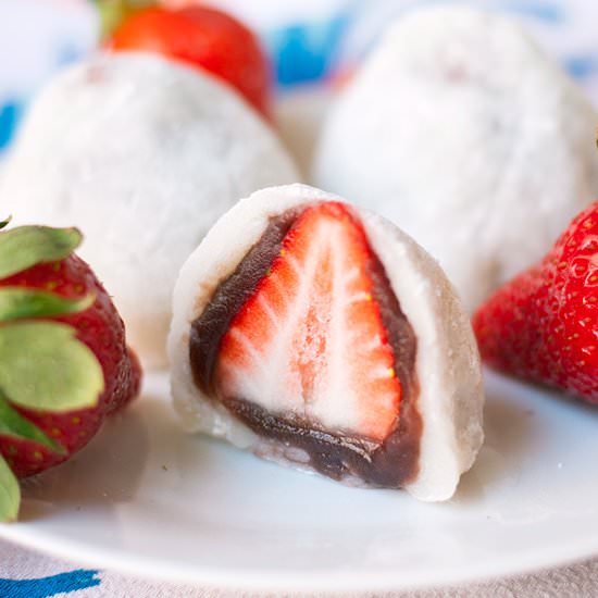 Strawberry Mochi (Daifuku)