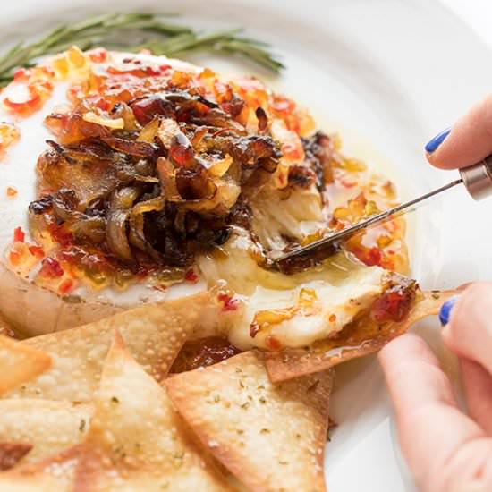 Baked Brie with Caramelized Onions
