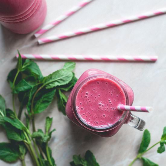 Refreshing Raspberry Mint Smoothie