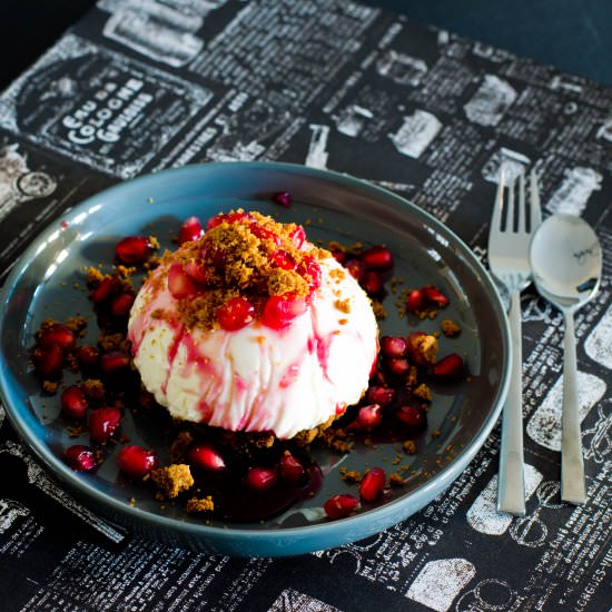 Skyr pomegranate dessert pie