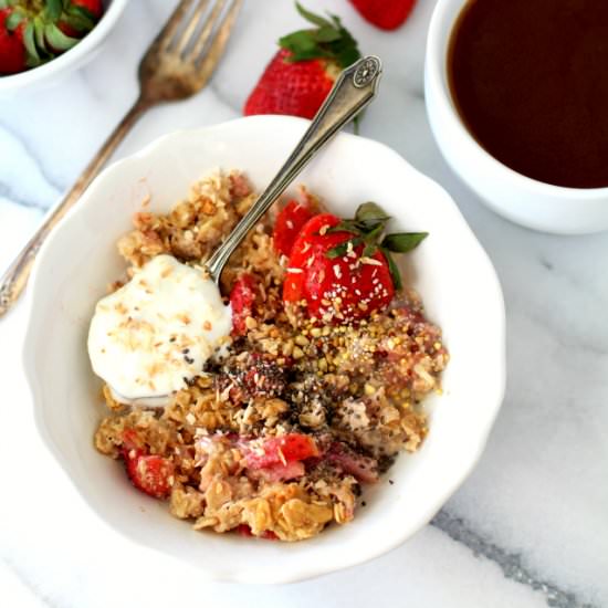 Skinny Strawberry Cheesecake Baked Oatmeal