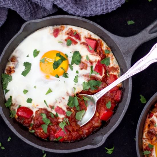 Easy Spicy Baked Eggs (Shakshuka)