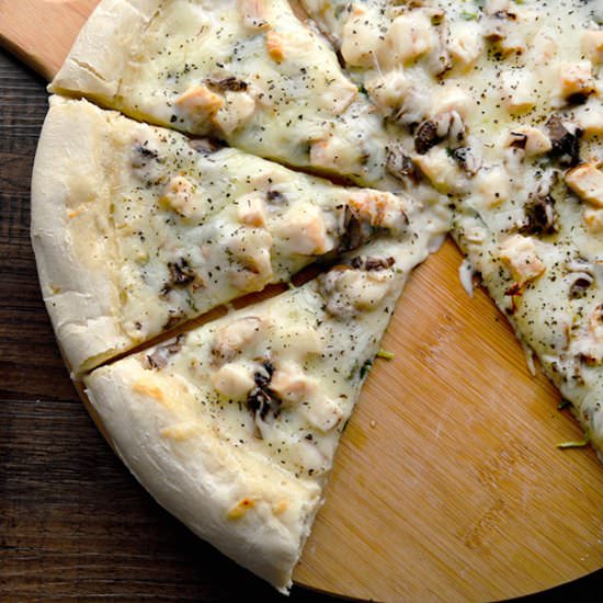 Kale & Mushroom Chicken Alfredo Pizza