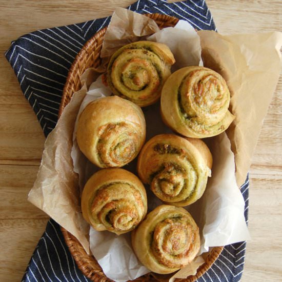 Pesto and Cheese Rolls