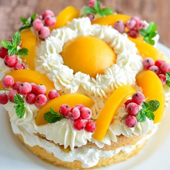 Layer cake with peaches