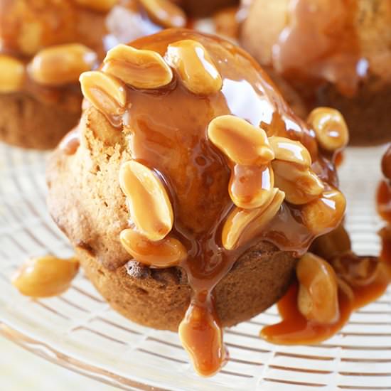 Muffins with caramel