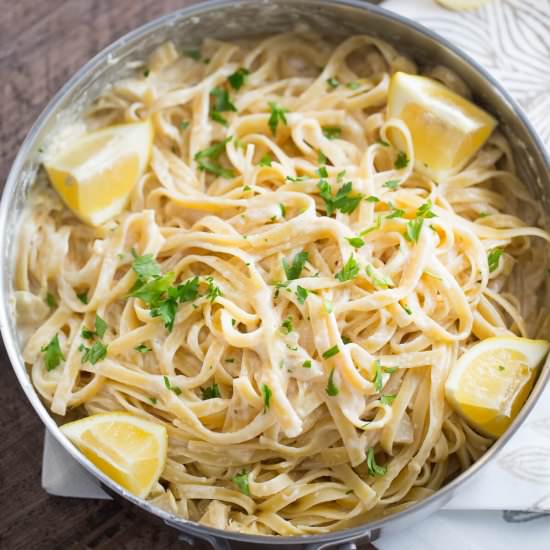 Easy Fettuccine Alfredo with Lemon