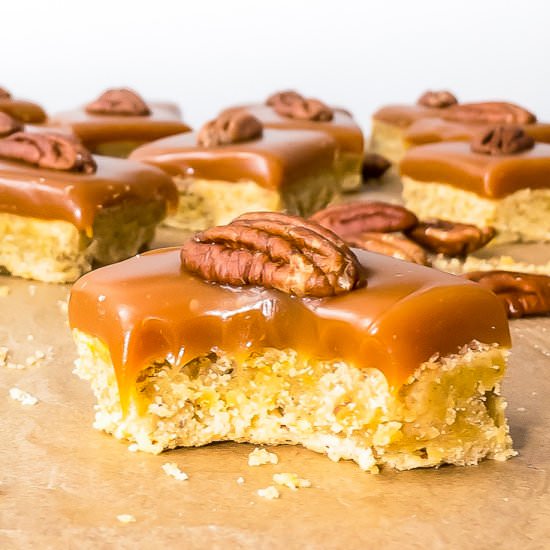 Pecan Salted Caramel Cookie Bars