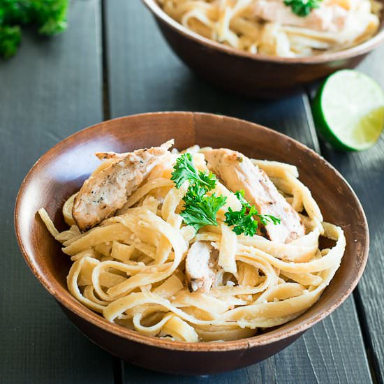 Skinny Chicken Fettuccine Alfredo