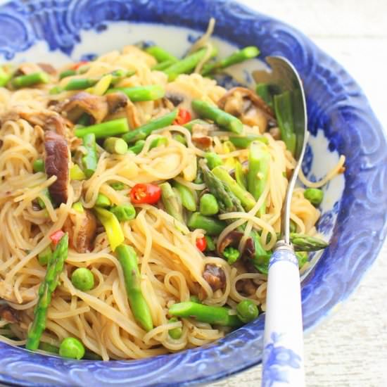 Fresh Rice Noodles w/ Spring Veggies