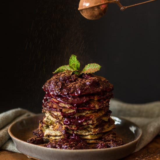 Healthy hotcakes with berry compote