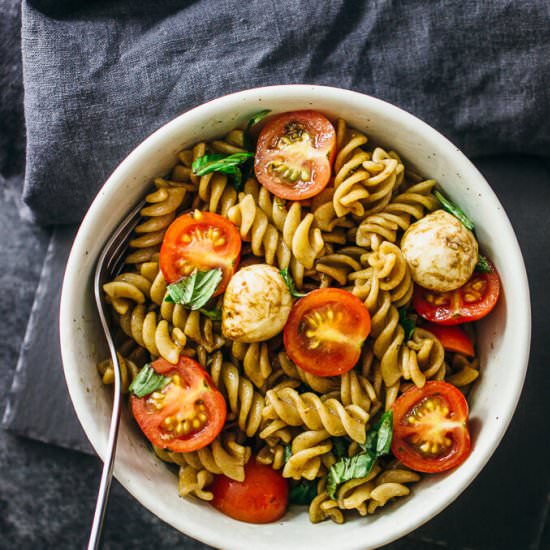 Easy caprese pasta salad