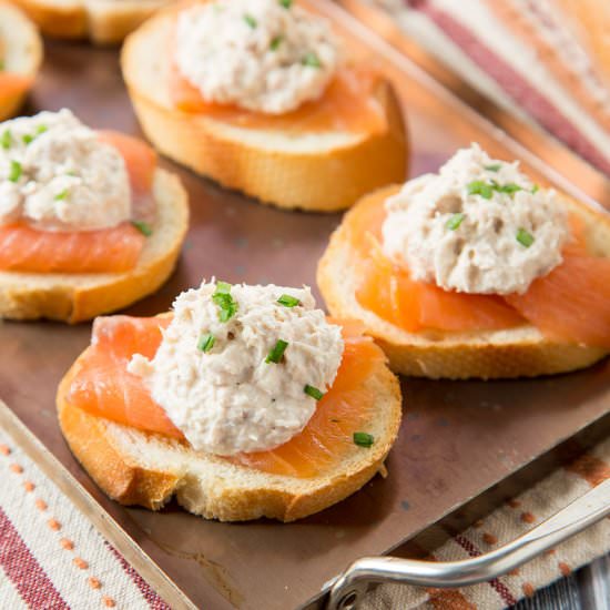 Tuna Meets Salmon Mini Toasts