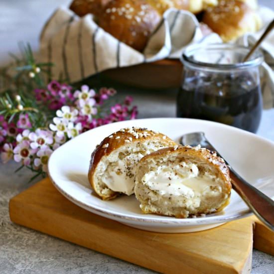 Cream Cheese Stuffed Bagel Balls