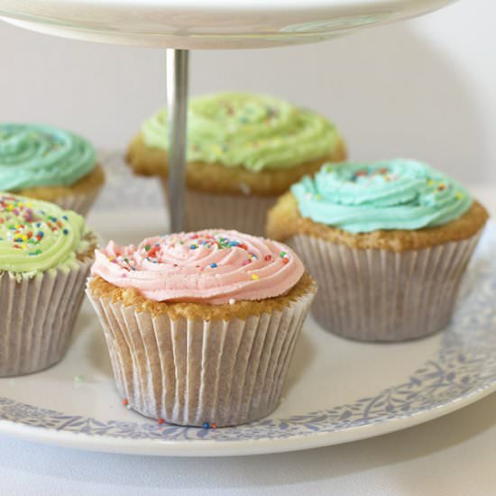 Classic Vanilla Cupcakes