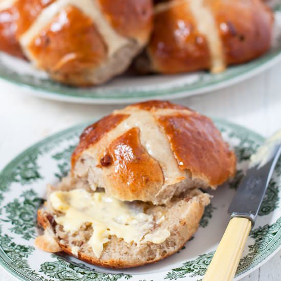 Pecan, cinnamon and orange buns