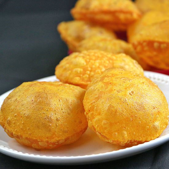 Masala Puri / Gujarati Style Puri