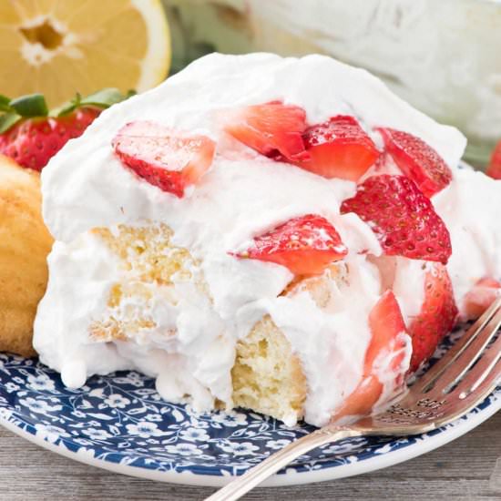 No Bake Strawberry Lemon Cake