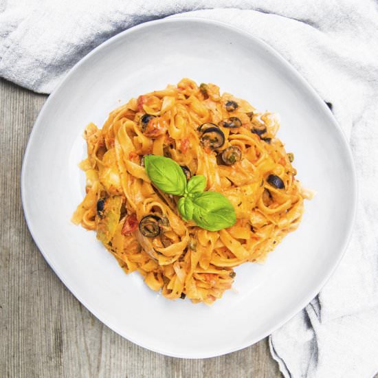 Vegan Creamy Tomato One Pot Pasta