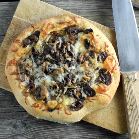 Caramelized onion & mushroom pizza