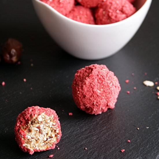 Yoghurt Strawberry Energy Balls