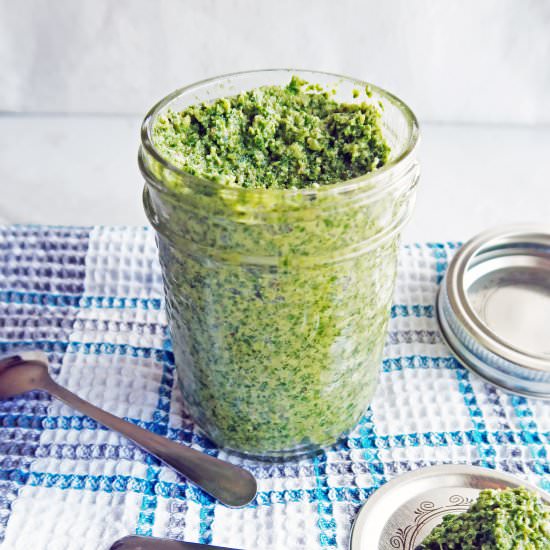 5 Minute Kale Walnut Pesto