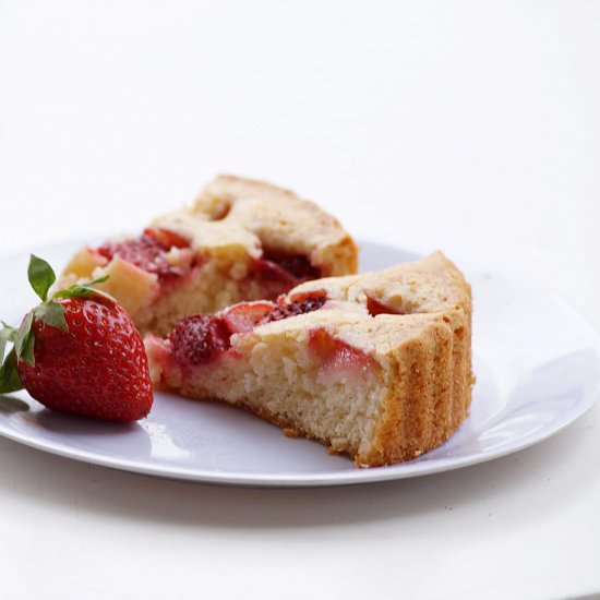 Eggless Strawberry Summer Cake