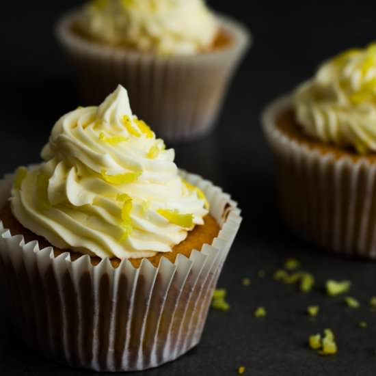 Lemon Cupcakes & Lemon Buttercream