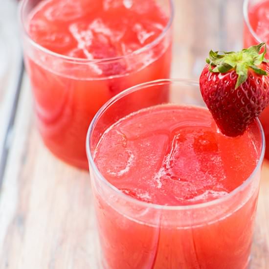 How to Make Agua de Fresa