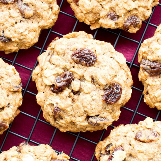 Easy Vegan Oatmeal Raisin Cookies