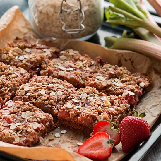 Strawberry Rhubarb Crumble Squares