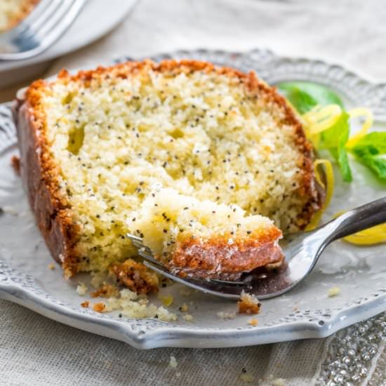 Lemon Poppy Seed Bundt Cake