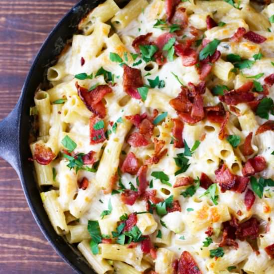 Cheesy Alfredo Pasta Bake