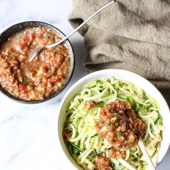 Zoodles With Raw Tomato Basil Sauce