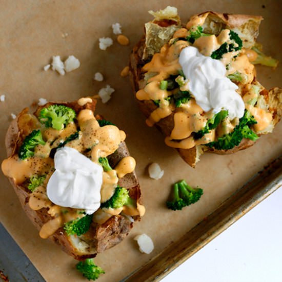 Loaded (Vegan) Baked Potatoes