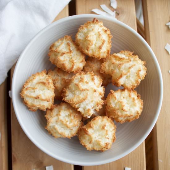 Guilt Free Vanilla Coconut Macaroons
