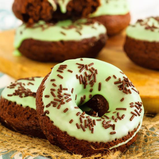 Baked Chocolate Mint Doughnuts