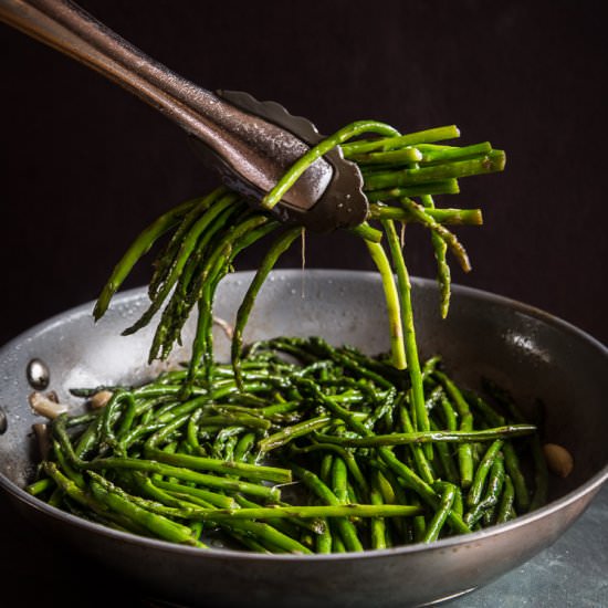 Asparagus with Garlic and Wine
