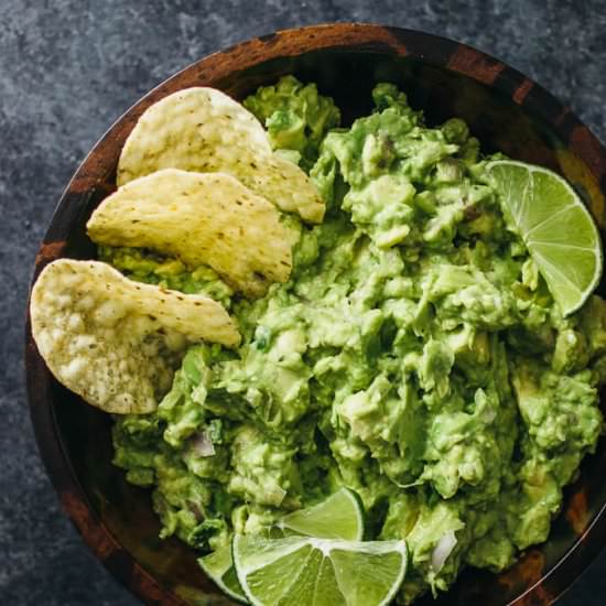 Spicy guacamole dip