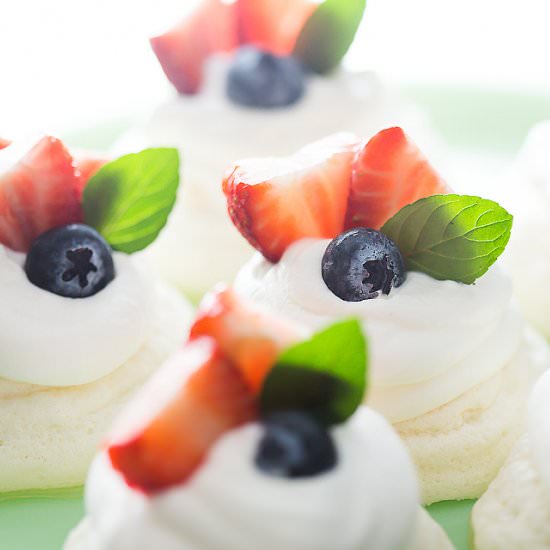Low Carb Mini Pavlovas