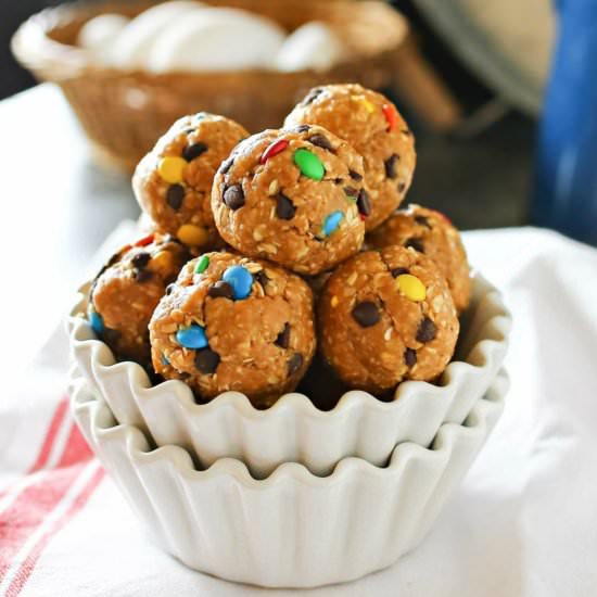 NO BAKE M&M COOKIE BALLS