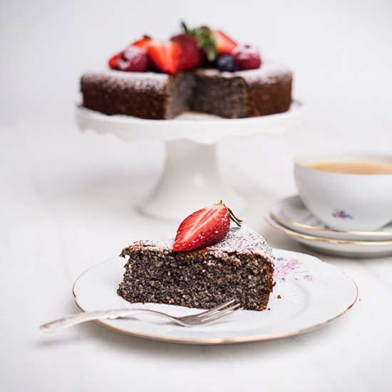 Poppyseed berry cake