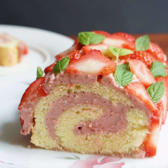 Creamy Strawberry Sponge Roll